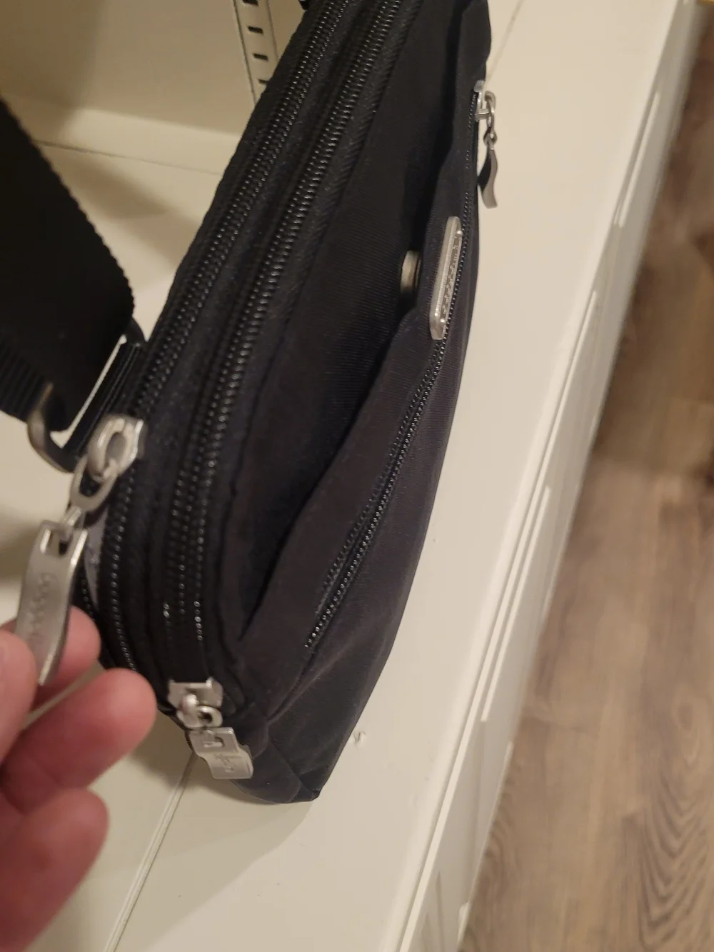 Baggallini Black Nylon Crossbody Messenger - Picture 3 of 7